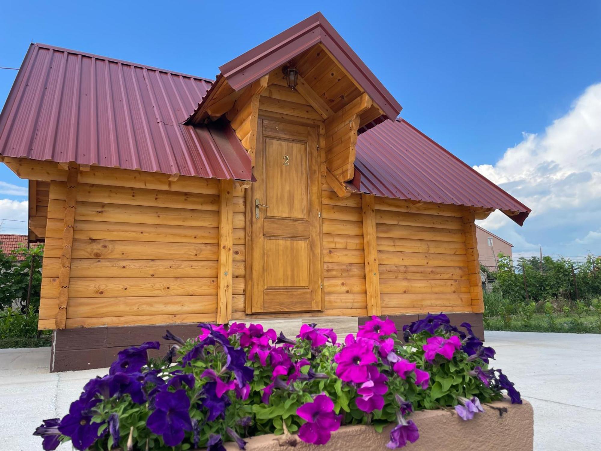 Cozy Bungallows Podgorica Ngoại thất bức ảnh